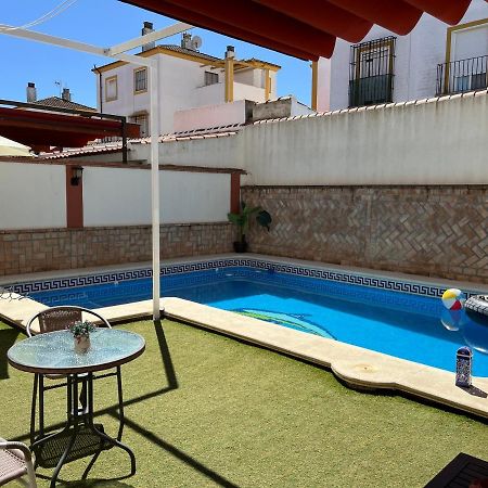 Casa Con Piscina Cerca De Sevilla Kültér fotó