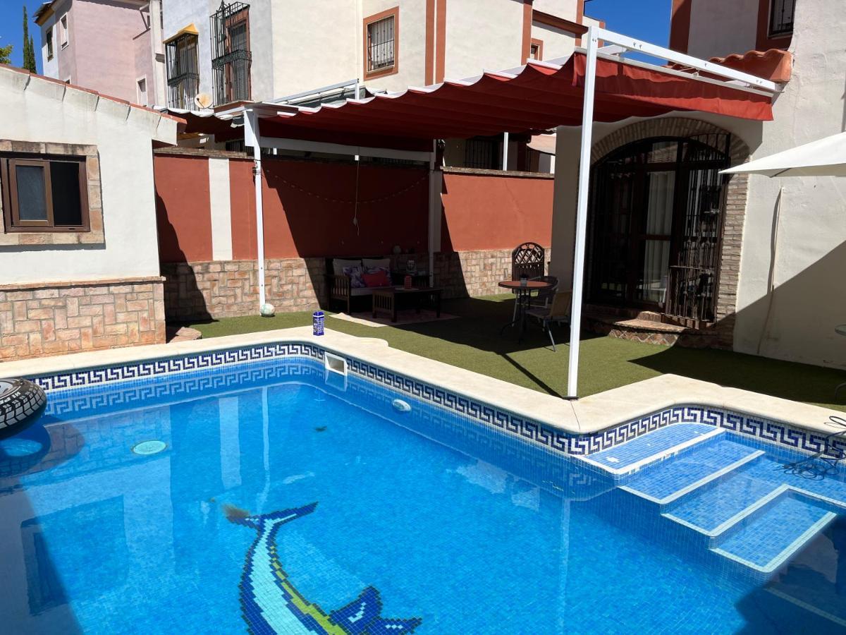 Casa Con Piscina Cerca De Sevilla Kültér fotó